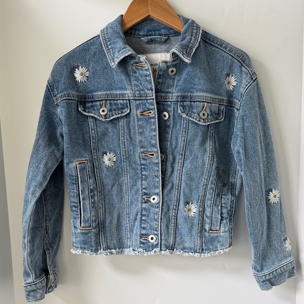 Abercrombie Kids Denim Jacket with Daisy Embroidery Distressed Fray Hem Size 7/8